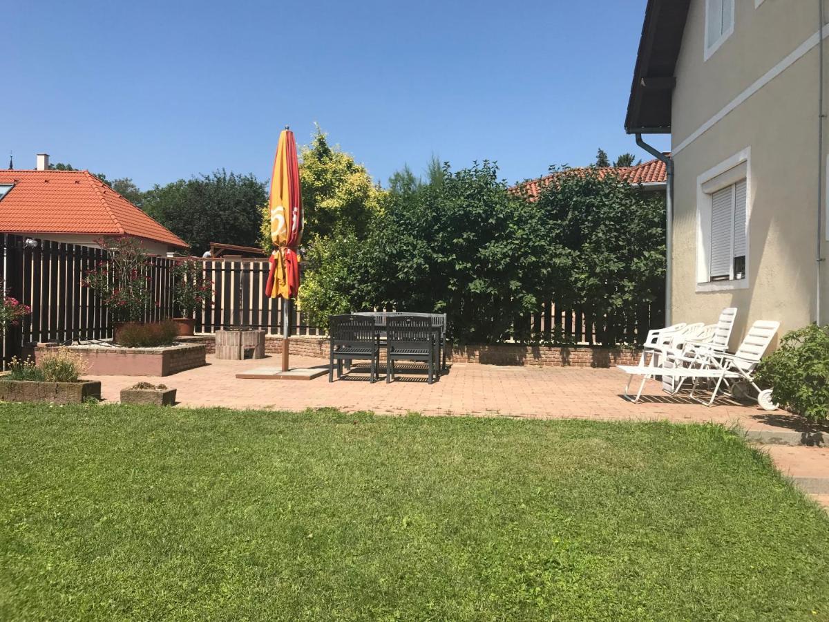 Balatonalmádi Marta Apartman מראה חיצוני תמונה