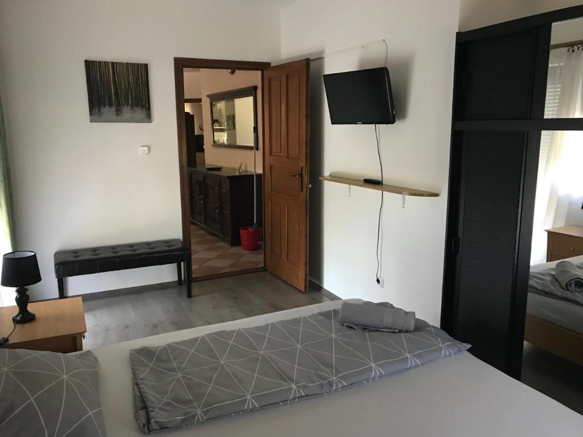Balatonalmádi Marta Apartman מראה חיצוני תמונה
