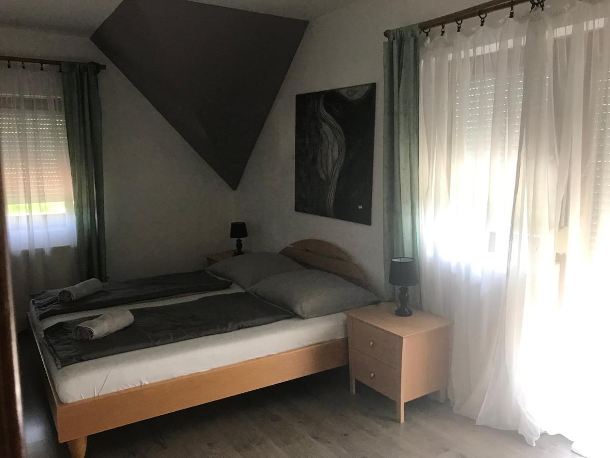 Balatonalmádi Marta Apartman מראה חיצוני תמונה