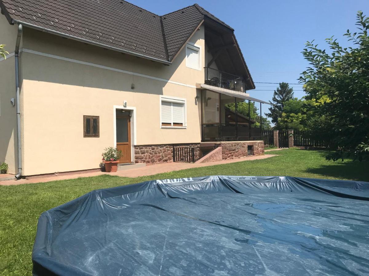 Balatonalmádi Marta Apartman מראה חיצוני תמונה