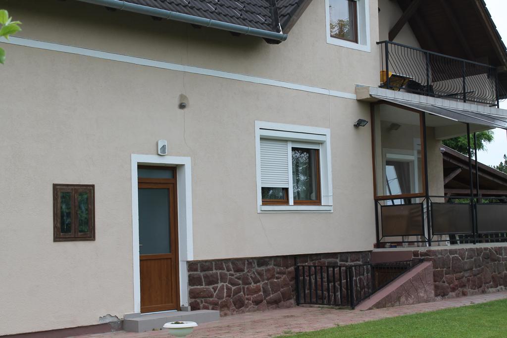 Balatonalmádi Marta Apartman מראה חיצוני תמונה